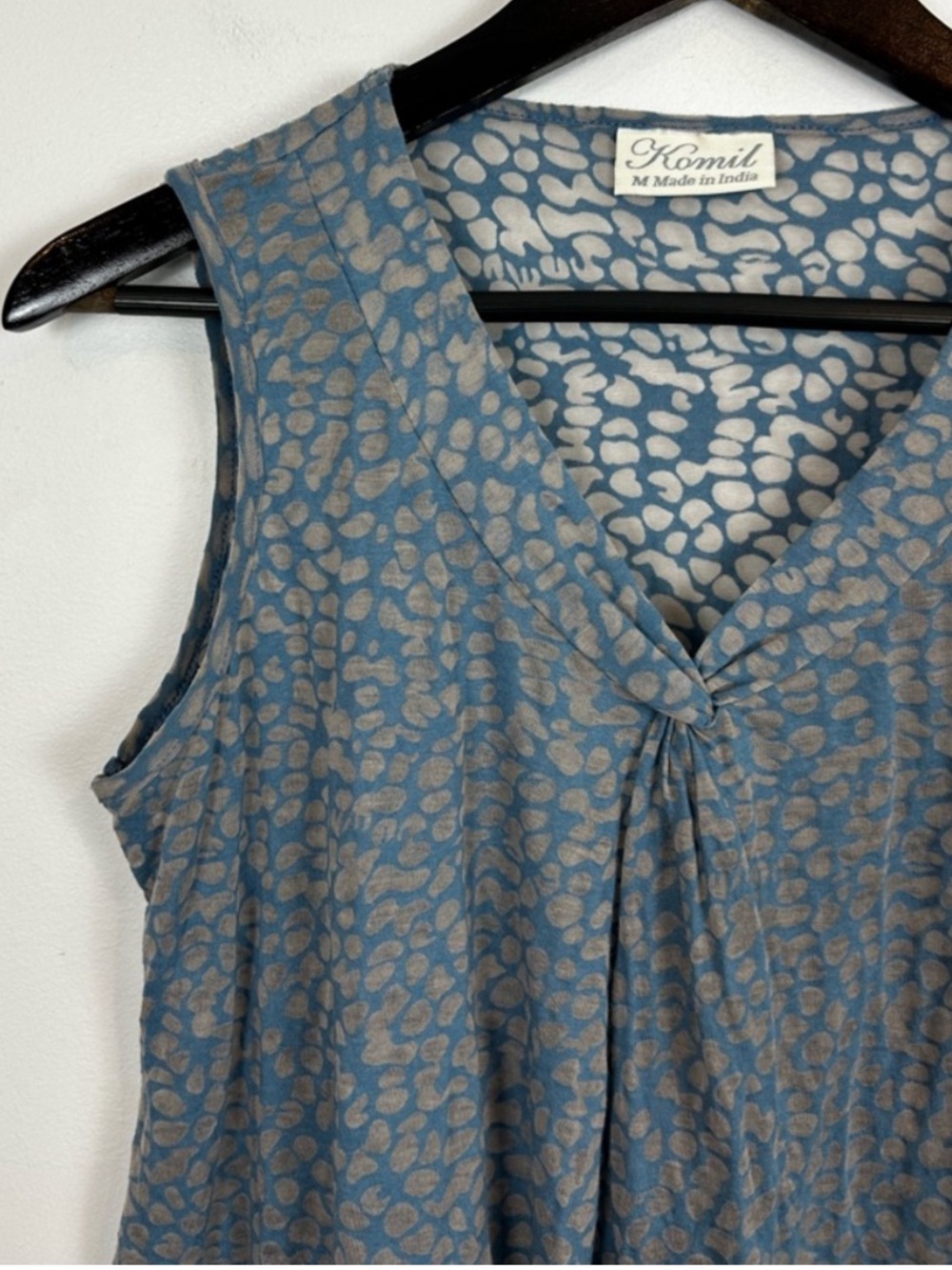 Komil India Sleeveless V-Neck Blouse Size Medium Blue / Grey - Picture 2 of 5